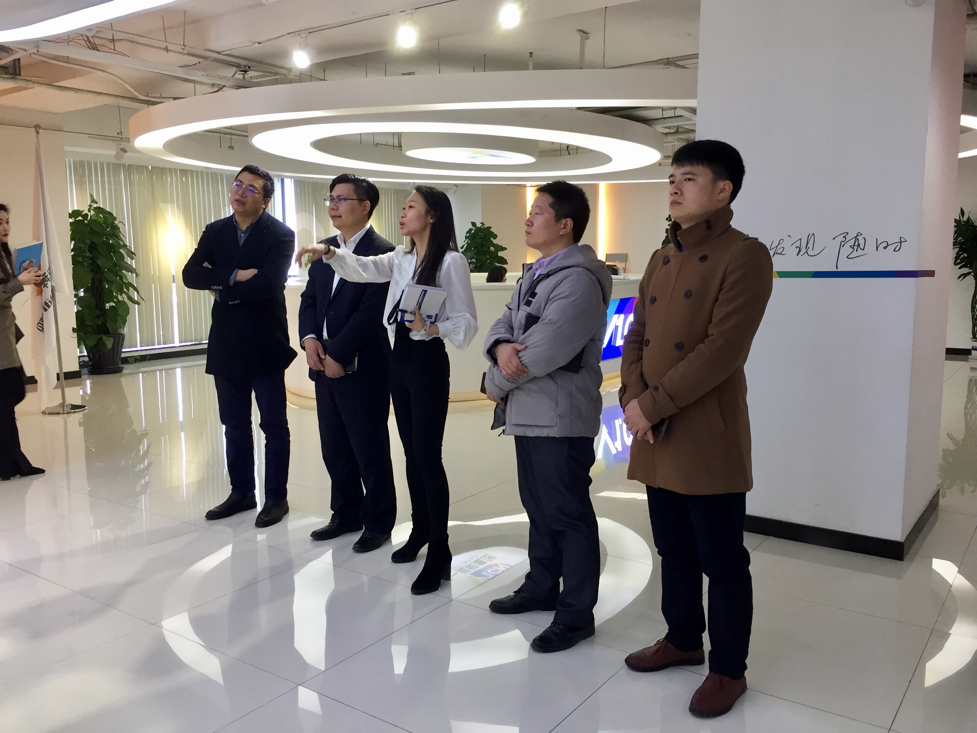 朝陽區(qū)總部企業(yè)聯(lián)合會熊申坤秘書長一行走訪第一視頻集團(圖2)