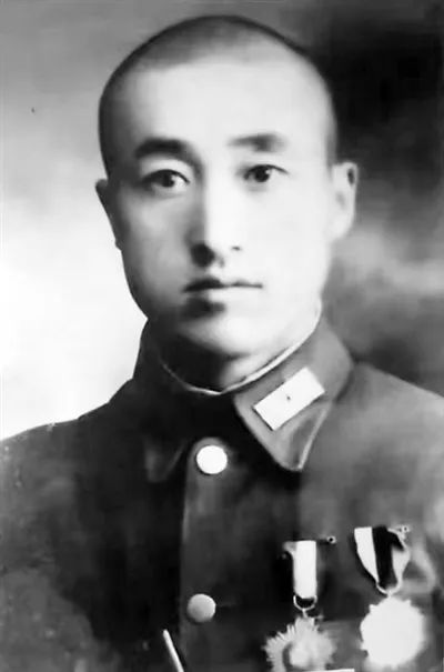 銘記歷史 緬懷先烈 | 馬登云：在擔(dān)架上指揮戰(zhàn)斗(圖2)