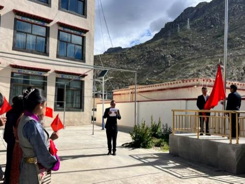 先鋒模范 | 全國勞動模范、西藏維巴村支書尼瑪:扎根鄉(xiāng)土繪新篇(圖2) 先鋒模范 | 全國勞動模范、西藏維巴村支書尼瑪:扎根鄉(xiāng)土繪新篇(圖2)